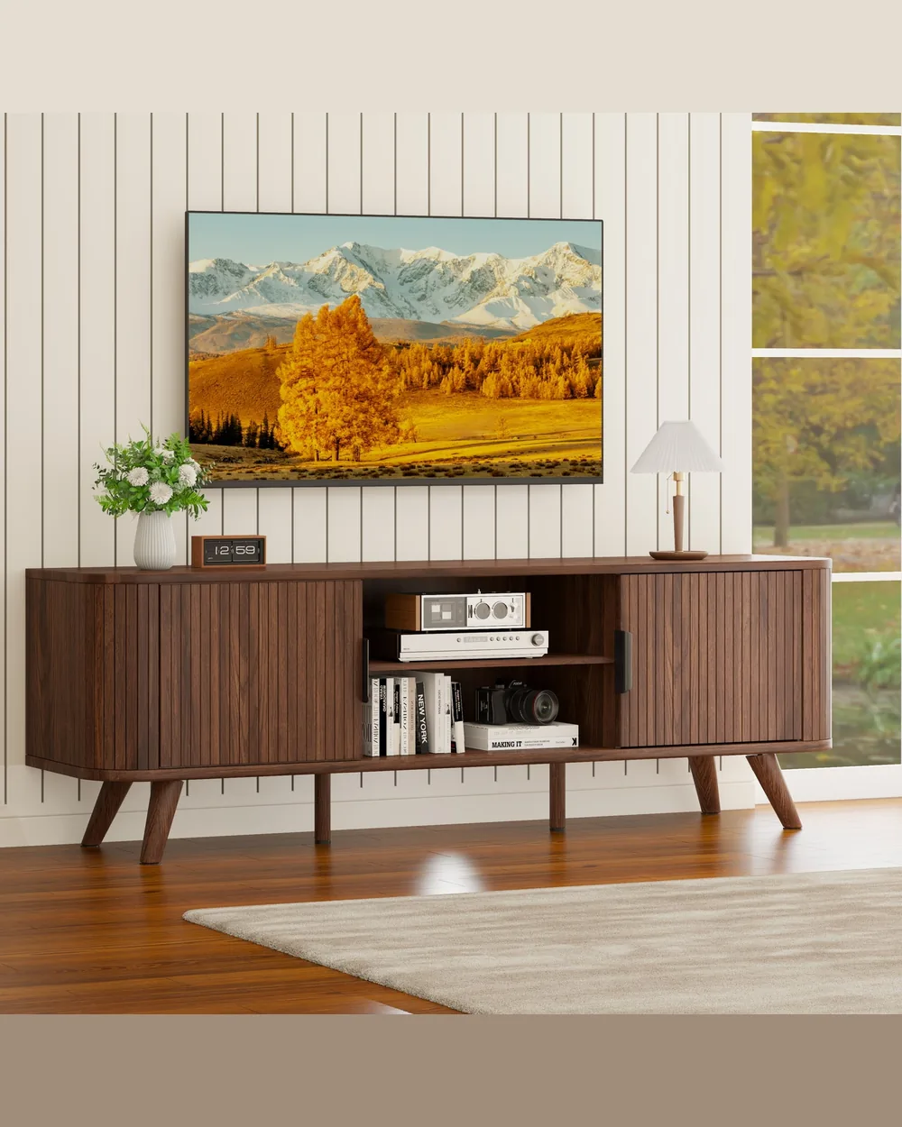 Mueble de TV acanalado en nogal